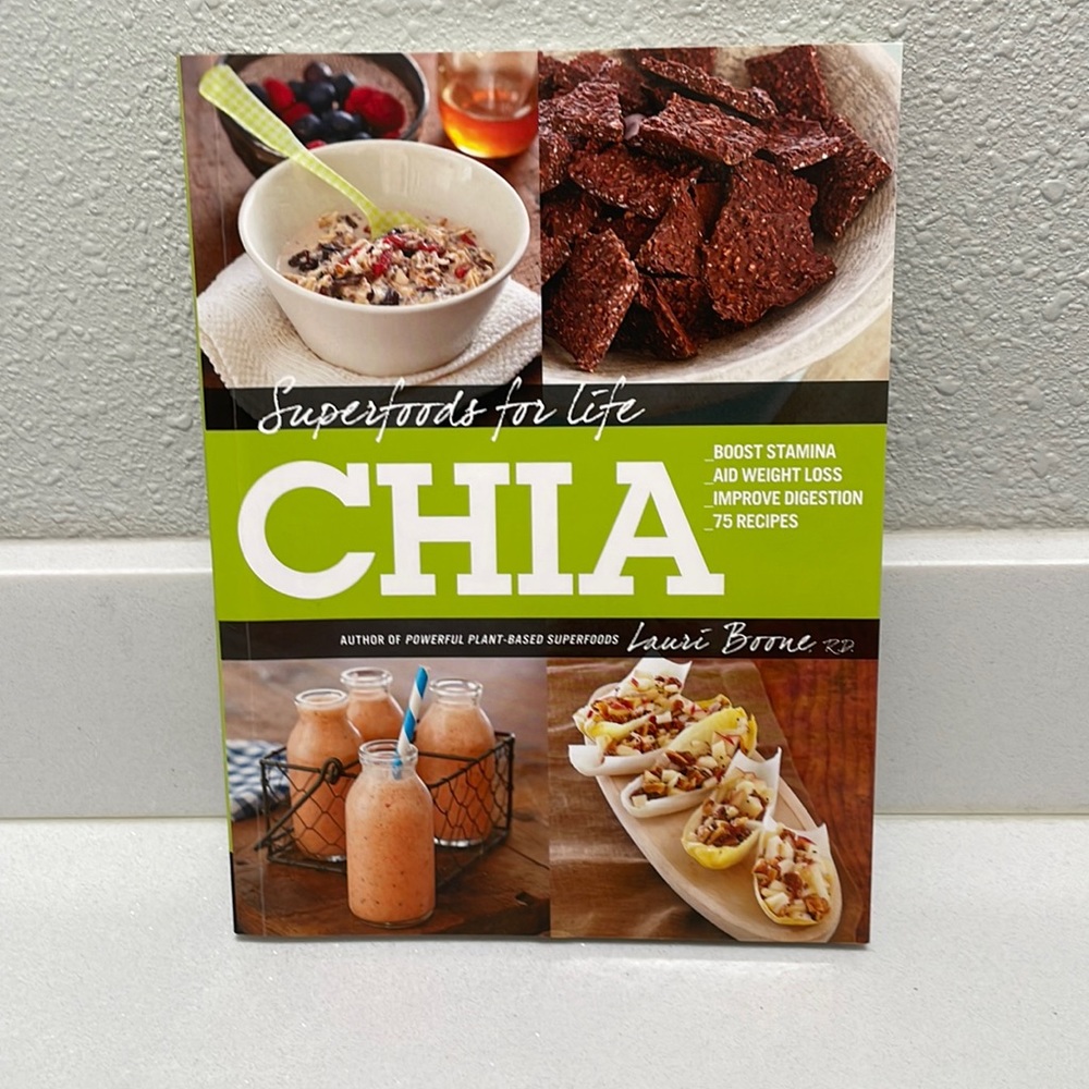 ❤️‍🔥3/$12❤️‍🔥Book - CHIA - Superfoods for life - Like New